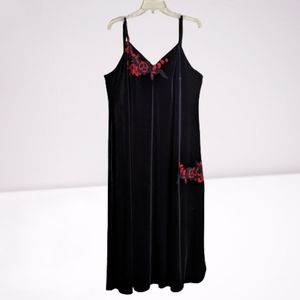 Vintage Delicates Nightgown  Slip Black Velour Red Floral Embroidery Str…